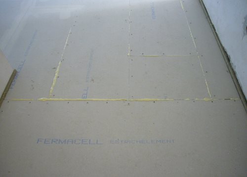 Suché podlahy fermacell s novým Rychletuhnoucím podsypem T na radnici brněnské městské části