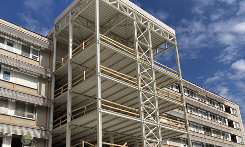 Desky fermacell jsou součástí výplňových panelů rekonstruované budovy klinických laboratoří ve FN Hradec Králové