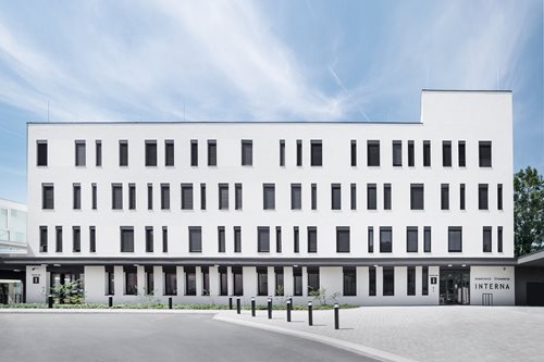 Priečky nového moderného pavilónu interny Nemocnice AGEL v Šternberku sú opláštené doskami fermacell®